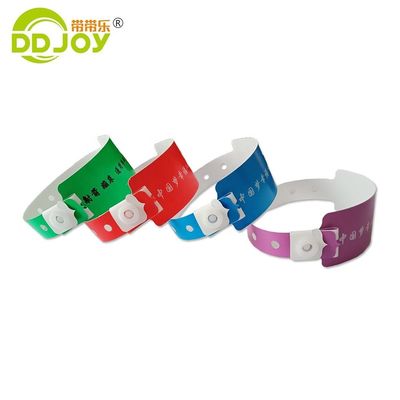 Custom Logo Erwachsenengröße Kunststoff/Papier/Verbundband für stilvolle Festivalveranstaltungen