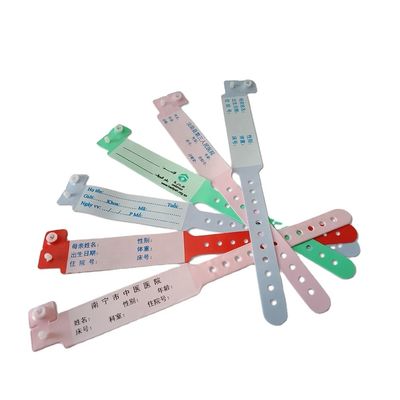 Neugeborenes Baby-Weichband mit RFID-NFC-Chip und Custom-Logo in blauem PVC-Material