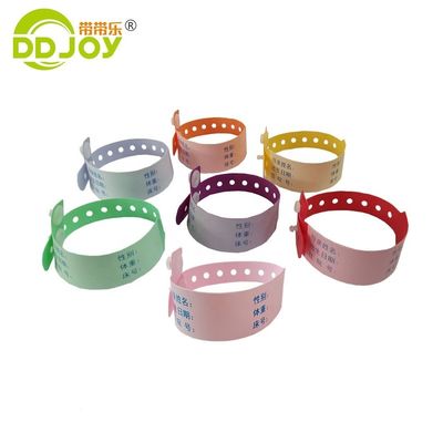 Neugeborenes Baby-Weichband mit RFID-NFC-Chip und Custom-Logo in blauem PVC-Material