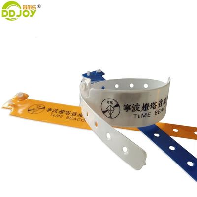 Custom Logo Akzeptiert Plastik Armband PVC Armbänder für Männer Musikveranstaltung