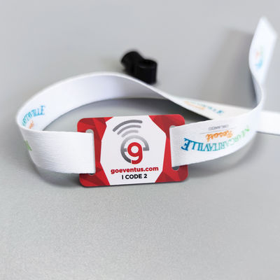 Custom Logo Satin Stoff RFID Armbänder Ideal für Gast / VIP / Verkäufer / Medien / Material / Künstler