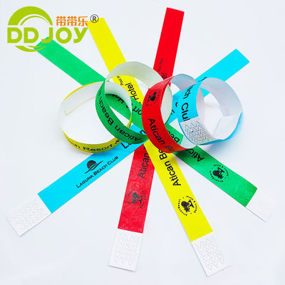 Gelbes Tyvek-Armband für den Osterfest