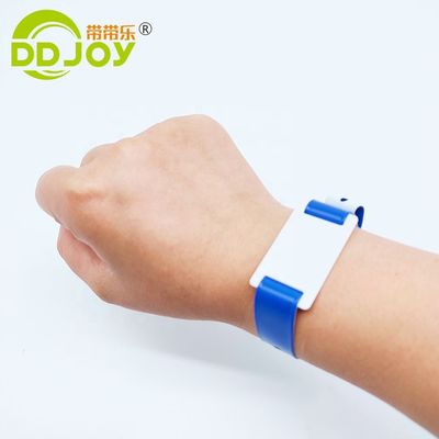 Custom Logo Armbänder L-Form PVC Vinyl Material Schreibbare Smart RFID Chip Armband