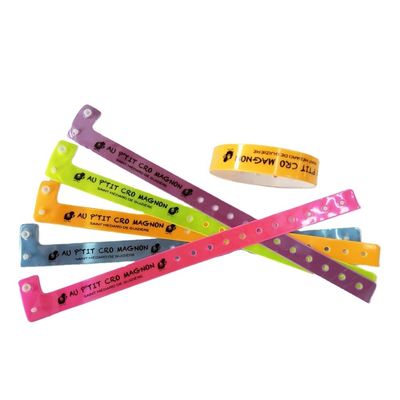 Blau reflektierendes Armband Kunststoff Vinyl Id Armband Druck mit individuellem Logo Versand UPS DHL EMS Fedex TNT