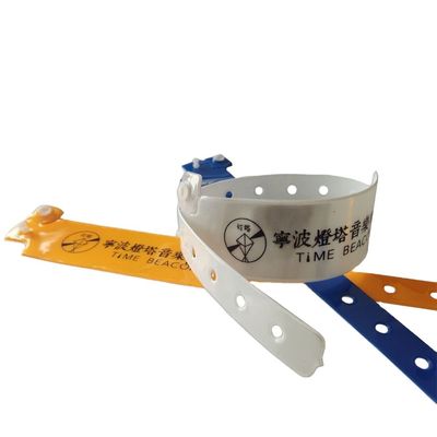 Ein anderes Konzertticket Vinyl-PVC-Armband Kunststoff-Armband für das Hotel-Kunden-Logo