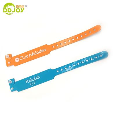Einmaliges und individuell gestaltetes Knöpfer-Armband für Hotels
