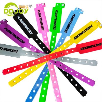 Custom Logo Vinyl Armbänder für Vergnügungspark erschwinglich und langlebig