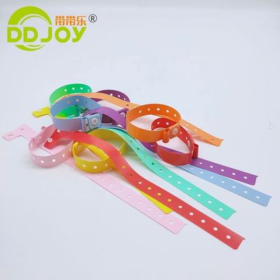 Soft Plastic PVC Verkauf L-Form Erwachsenengröße Armband für Veranstaltungen Festival Customized Logo