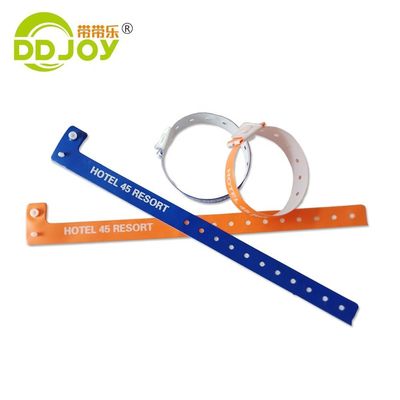 Zusammengesetztes Material L-Form Erwachsenengröße Farbiges PVC/Vinyl Armbänder 250*25mm/250*16mm