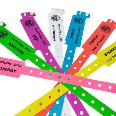 ISO9001-zertifiziertes CMYK-Digitaldruck-Wasserdichtes Kunststoff-Armband für Hotels
