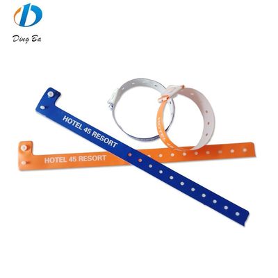 Populäres eigenes Logo für Frauen Orange PVC Armbänder für Veranstaltungen Festival Plastik L-Form