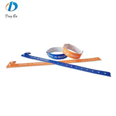 Populäres eigenes Logo für Frauen Orange PVC Armbänder für Veranstaltungen Festival Plastik L-Form