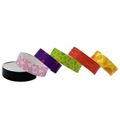 Maßgeschneidertes wasserdichtes Papier Tyvek RFID Armbänder NFC-Funktion enthalten