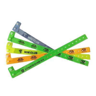 Fluoreszierendes Filmmaterial PVC L-Form-Armband für Veranstaltungen 250*16mm Einstellgröße