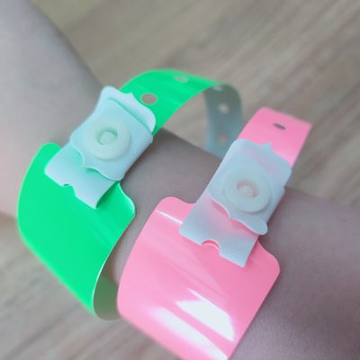Wasserdicht weich leuchtend Neon Leuchtstoff PVC Vinyl Armband Armbänder für Nachtclub