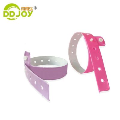 Fluoreszierendes Filmmaterial PVC L-Form-Armband für Veranstaltungen 250*16mm Einstellgröße