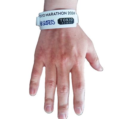 2024 Verkauf Geschenk Armband Gelb kundenspezifisches Armband mit Anti-Allergie-Leistung