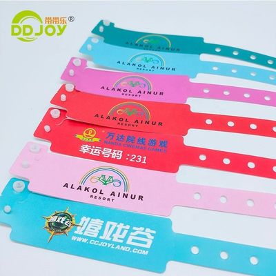 Veranstaltung Anti-Allergie Maßgeschneiderte wasserdichte CMYK-LOGO Komposit-Armband für den Freizeitpark