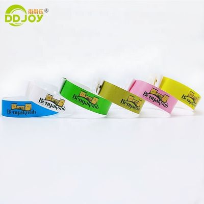 Veranstaltung Anti-Allergie Maßgeschneiderte wasserdichte CMYK-LOGO Komposit-Armband für den Freizeitpark