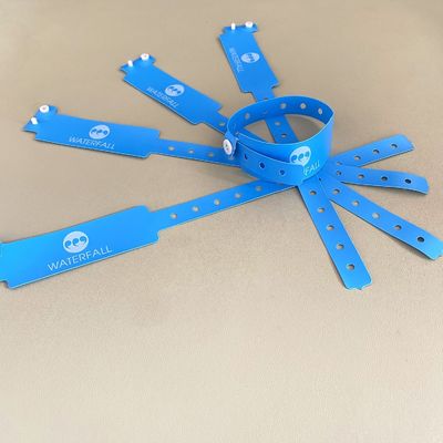 Thema Custom Armband auf Anfrage OEM Logo Personalisiertes Event Armband