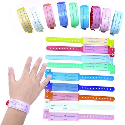 Weiches Kunststoff-ID-Armbänder für Kinder Custom Vinyl Einmal-Armband bei Amusements