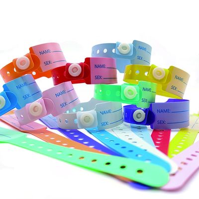 Weiches Kunststoff-ID-Armbänder für Kinder Custom Vinyl Einmal-Armband bei Amusements