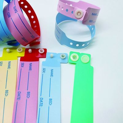 Weiches Kunststoff-ID-Armbänder für Kinder Custom Vinyl Einmal-Armband bei Amusements
