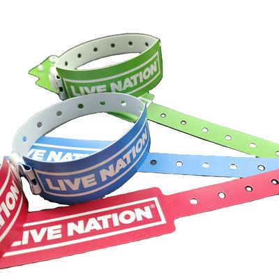 Shanghai PVC Material Vinyl Armbänder für Veranstaltungen Breite Form und freies Design enthalten