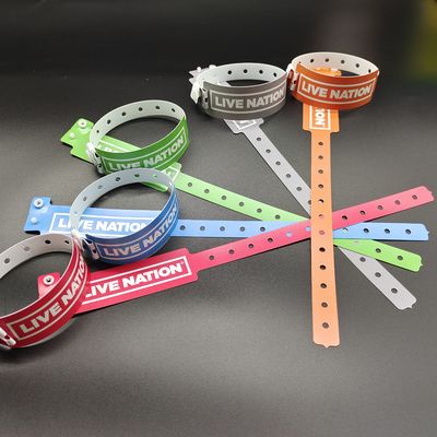 Shanghai PVC Material Vinyl Armbänder für Veranstaltungen Breite Form und freies Design enthalten
