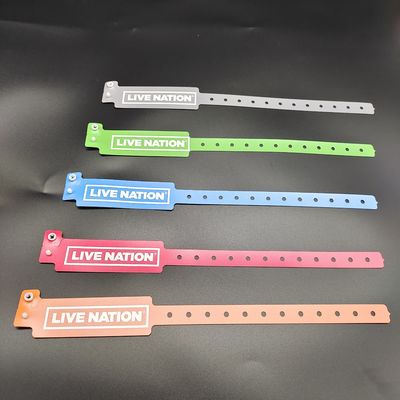 Shanghai PVC Material Vinyl Armbänder für Veranstaltungen Breite Form und freies Design enthalten