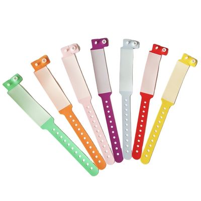 Anti-Verlust personalisierte PVC-Vinyl-Armbänder für Veranstaltungen und Festivals Set Regenbogenfarben