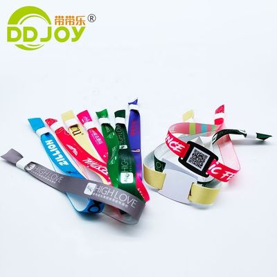 Zugangskontrolle Maßgeschneiderte Veranstaltungen Ticket Gewebter RFID-Armband Stoff NFC-Armband Regelmäßige Größe 350*15mm