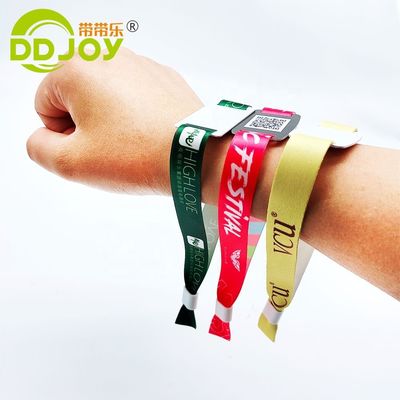 Zugangskontrolle Maßgeschneiderte Veranstaltungen Ticket Gewebter RFID-Armband Stoff NFC-Armband Regelmäßige Größe 350*15mm