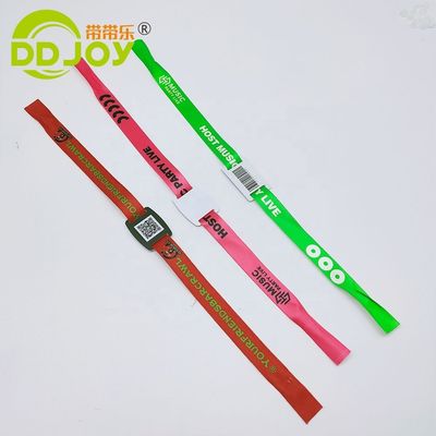 Zugangskontrolle Maßgeschneiderte Veranstaltungen Ticket Gewebter RFID-Armband Stoff NFC-Armband Regelmäßige Größe 350*15mm