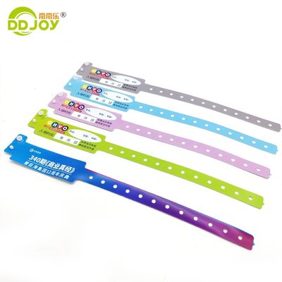 VIP-Party kundenspezifische Designs weiches PVC-Material bunter VIP-Gast regelmäßiges Vinyl-Armband