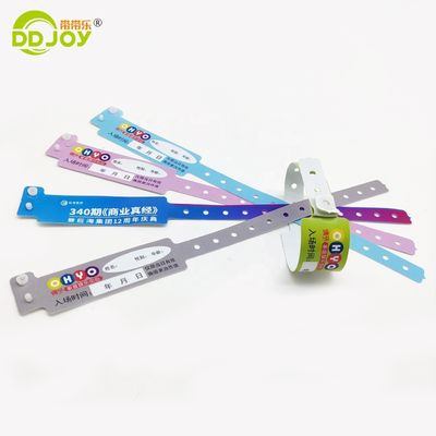 VIP-Party kundenspezifische Designs weiches PVC-Material bunter VIP-Gast regelmäßiges Vinyl-Armband