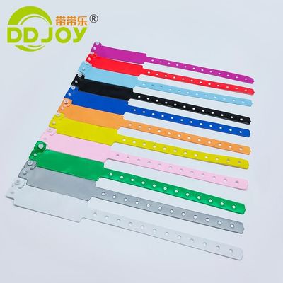 Plastikverschluss-Inlay-Technologie Blaue PVC-Armbänder/Armband für DDJOY-Veranstaltungen und Festivals
