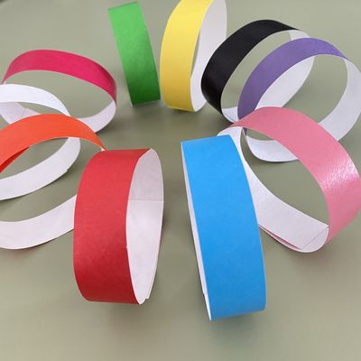 Papier-Identifizierung Tyvek Armbänder benutzerdefiniertes Logo und Barcode zur Identifizierung