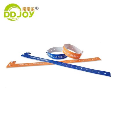 Custom QR Code PVC-Armband für Veranstaltungen Identifizieren Kunststoff-Vinyl-Armbänder