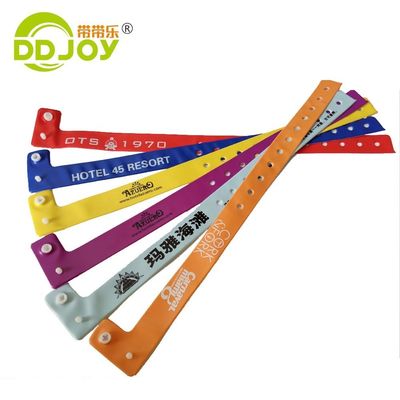 Custom QR Code PVC-Armband für Veranstaltungen Identifizieren Kunststoff-Vinyl-Armbänder