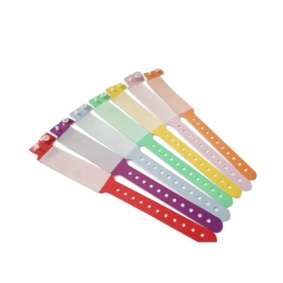 Custom Logo Weiches PVC Armband Baby Lieblings personalisiertes Armband Farbenreiche Gegenstände