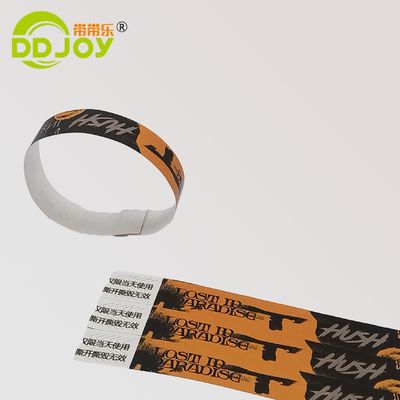 Verwendung Szenarien Veranstaltungen Festival Custom Einmaliges Tyvek-Armband für die Feiertagsdekoration