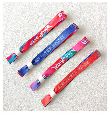 Blaue Satin-Stoffe Einmalige Veranstaltung Festival Party Armbänder mit Logo-Druck