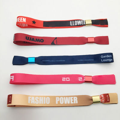 Rotes RFID-Chips Custom Logo Druck Satin Stoff Armbänder für Veranstaltung Festival Party