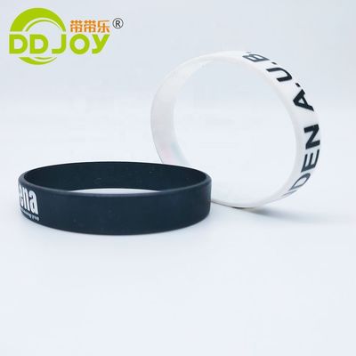 Neon Gelb Custom Logo Leuchten in dunklem Silikon Armband für in verschiedenen Szenarien