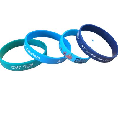Sportliche Veranstaltungen Silikonmaterial Armband Custom GlOW Gummi Armbänder für Festivals