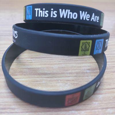 Custom Markenlogo Silikon Armband Custom Gummi Armband für Festival Geschenke