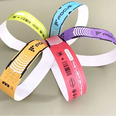 Custom Logo gedruckte Armband wasserdichtes Papier Tyvek Armbänder starker Klebstoffverschluss