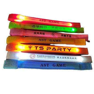 Custom Silk Screen Offset Druck Nylon LED Armband für Nachtlauf Glanz im dunklen Armband