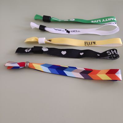 Unterstützung Pantone Farbkarte Gewebtes Logo Polyester Armband Armband für Werbegeschenke
